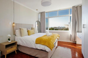 Sunny Central Green Point Apartment